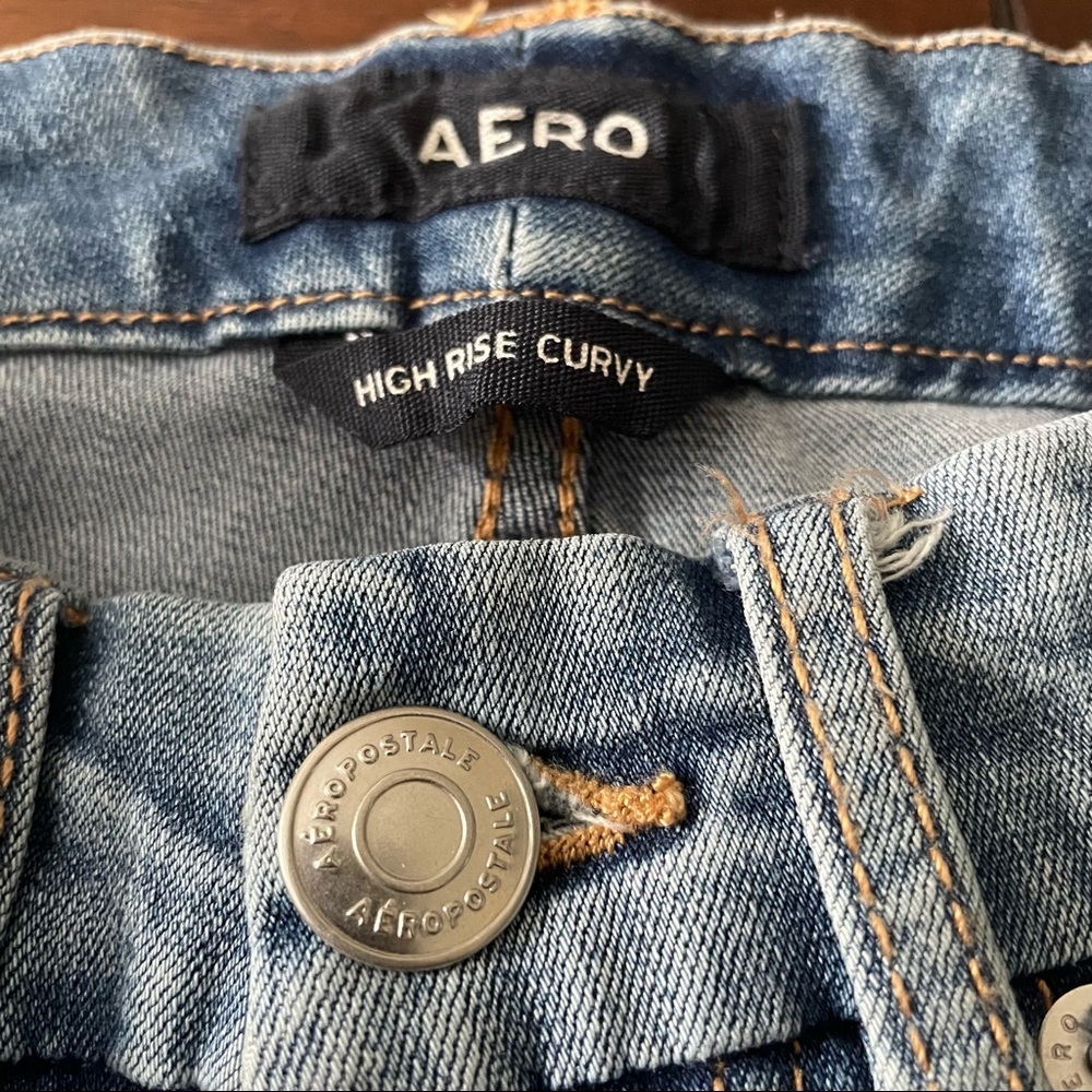 Aeropostale AERO women’s size 4 jeans.  High rise curvy.